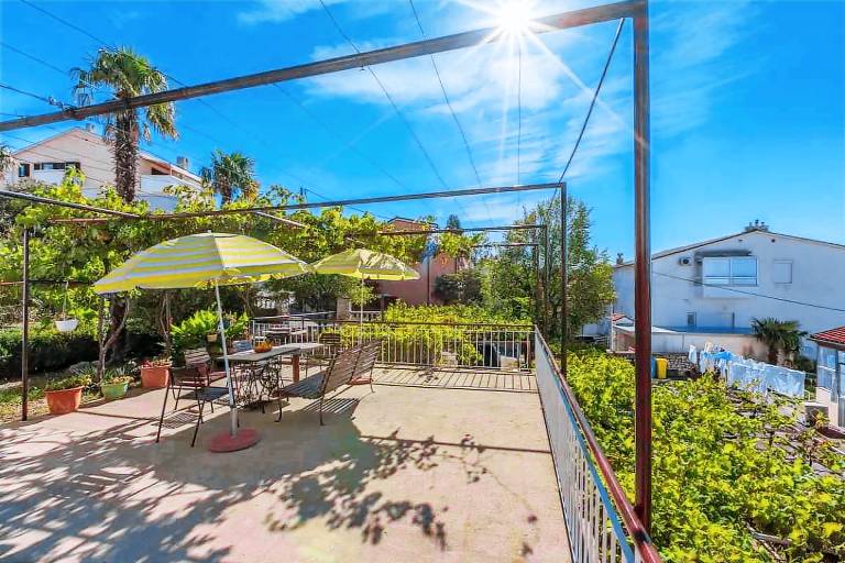 Holiday apartment with terrace, air conditioning and sea view — photo 5