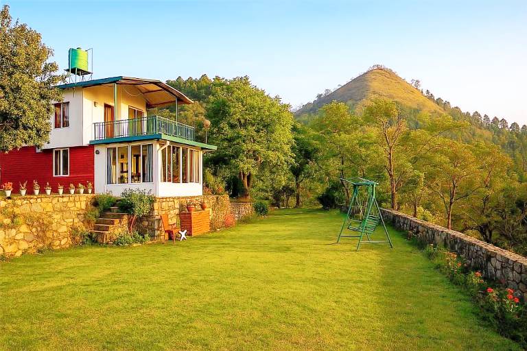 Chalet with hot tub, barbeque & yard | Good for workation | Dogs allowed — photo 2