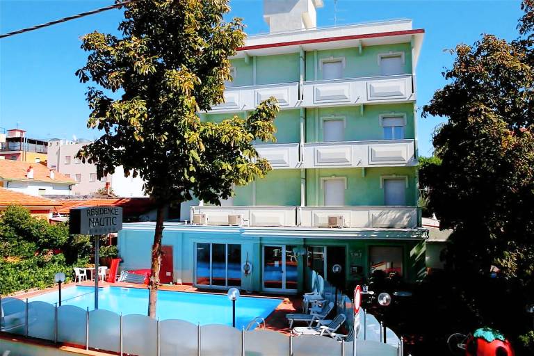 Apartment with pool — photo 2