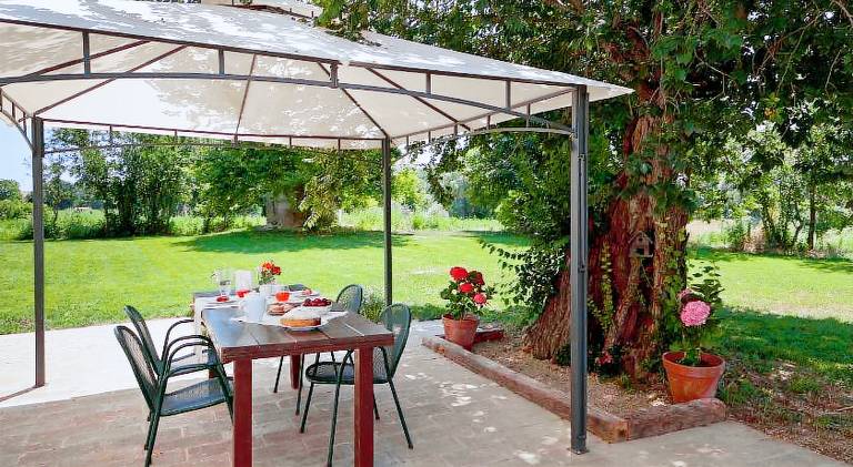 Vacation home with yard, terrace & barbeque | Dogs allowed — photo 5