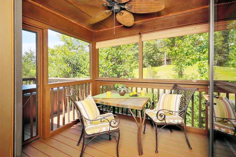Cabin with pool, hot tub & barbeque | Mountain view — photo 4
