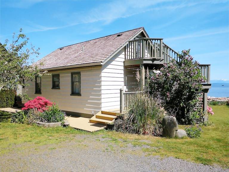 Cottage  Campbell River