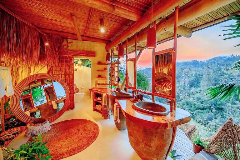 Vacation home with yard, jacuzzi & private pool | Suitable for remote work — photo 4