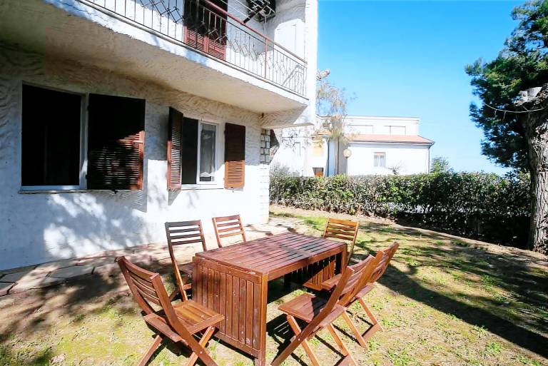 Family-oriented apartment with yard & BBQ | Close to the beach | Pet-friendly — photo 2