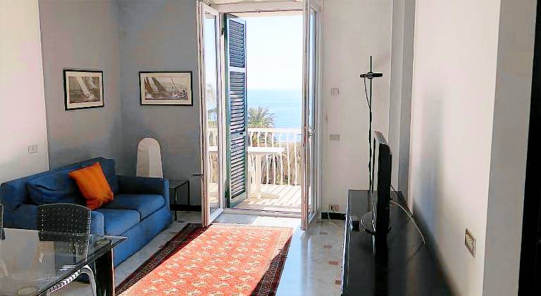 Serviced apartment with patio, private pool & yard | Perfect for remote work | Dogs allowed — photo 2