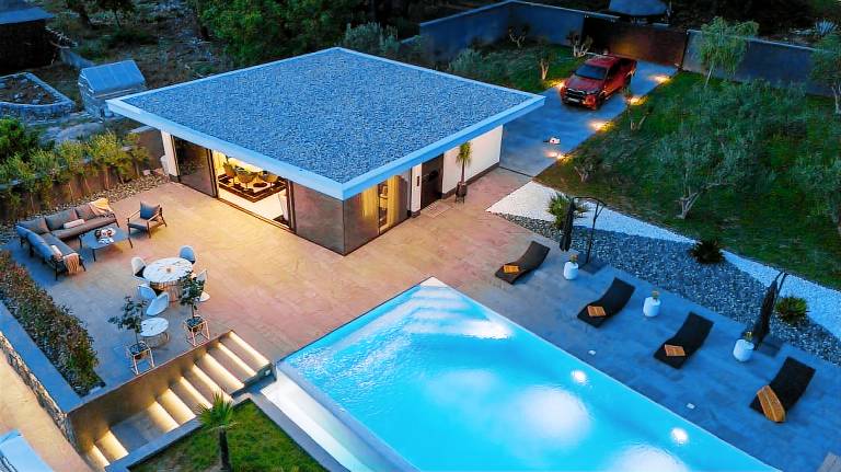 Villa with terrace, grill & garden — photo 2