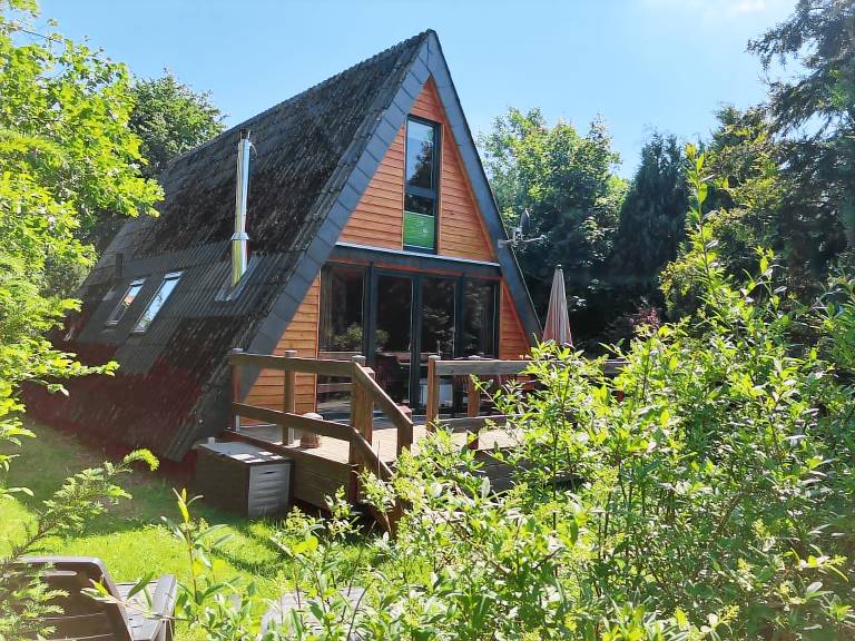 House with yard, barbecue & patio — photo 2