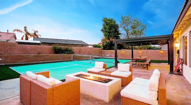 Vacation home with pool — photo 4