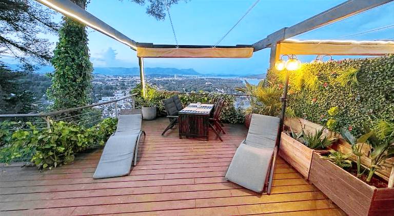 Apartment with barbeque, garden & patio — photo 3