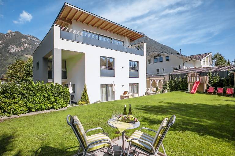 Holiday apartment with terrace, sauna & garden | Mountain view — photo 2