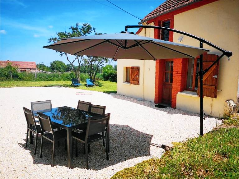 Gite with pool, yard & terrace — photo 4