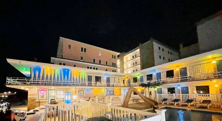 Beach Colony Motel — photo 2
