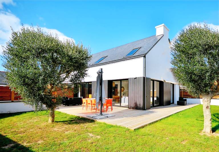 Vacation home with garden, patio & barbeque in Lorient