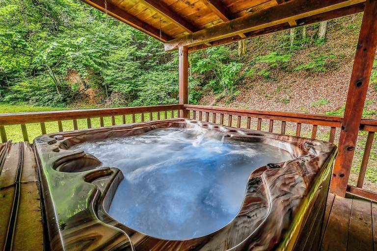 Willow Creek: Pet Friendly / Free Attraction Tickets / WiFi / Hot Tub / Creek View / Fire Pit — photo 3