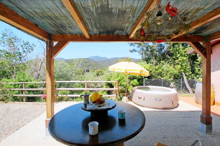 Wonderful rental with garden, hot tub & grill | Panoramic view | Pets are welcome — photo 4