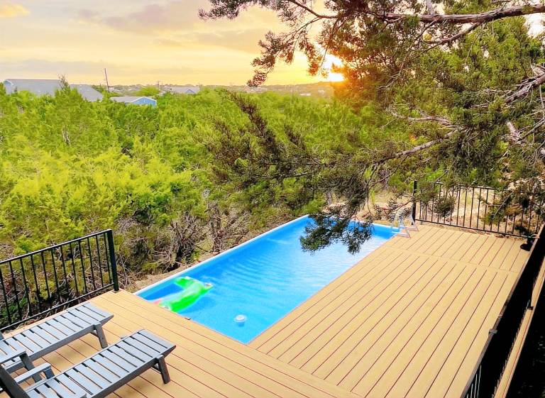 4 2 firepit hot tub scenic views L2 EV charger