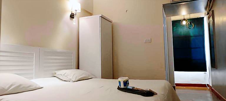 Rental apartment with 1 room for 3 persons in Karachi