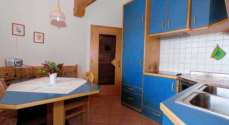 Holiday apartment with barbecue & garden — photo 4