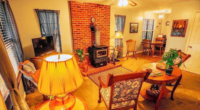 Nolichuckey Bluffs Bed & Breakfast Cabins — photo 3