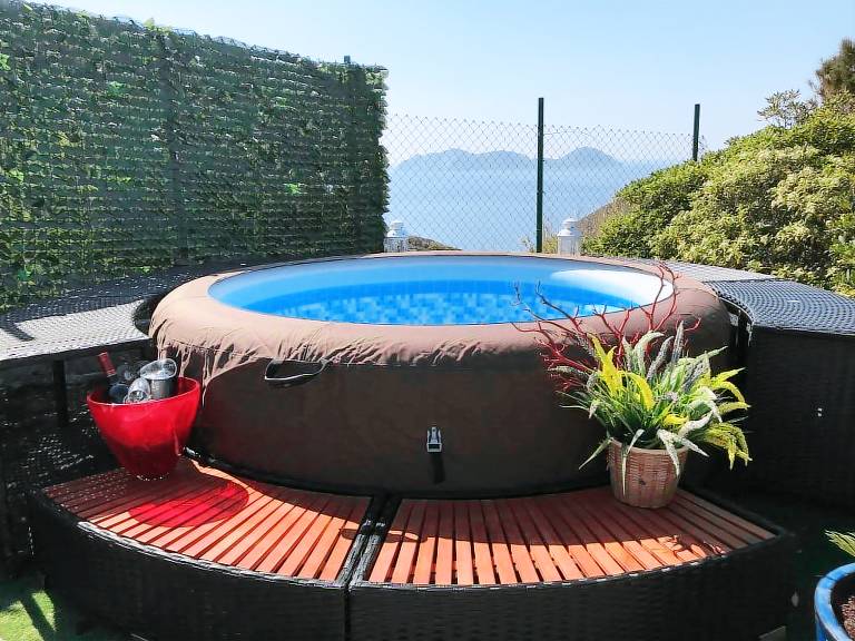 Family-oriented villa with jacuzzi, patio & yard | Next to the beach | Pets allowed — photo 4