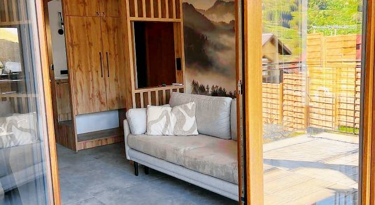 Chalet with BBQ, patio & yard — photo 5