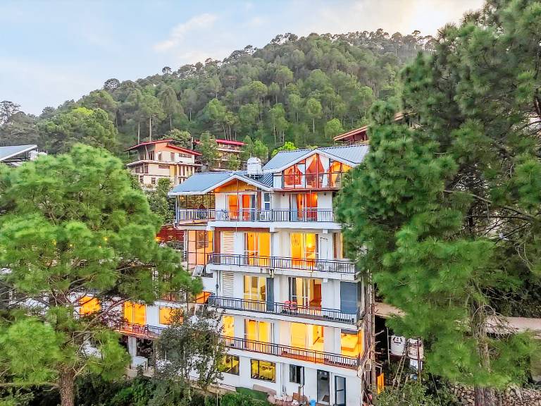 The Aura Kasauli - Eco Luxury Villa in Solan