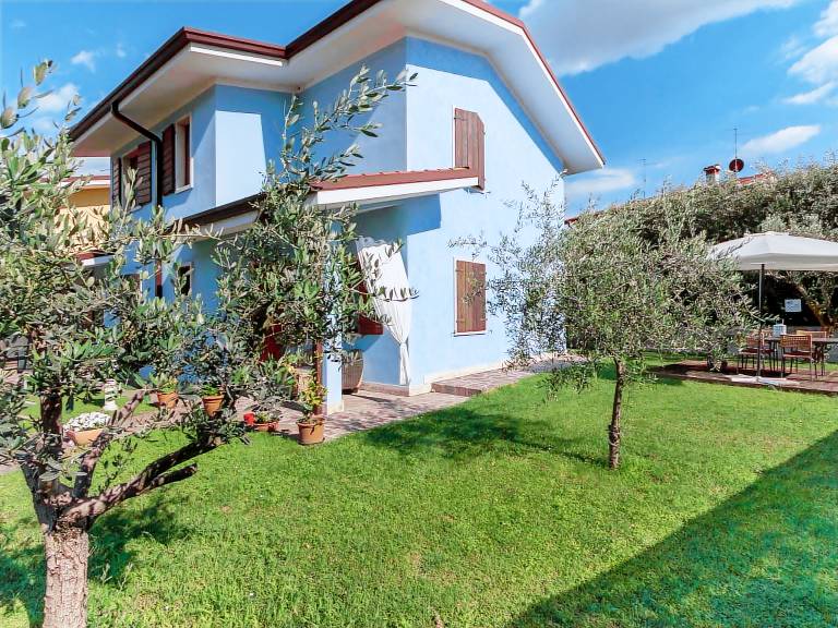 Holiday Apartment "Bella Cora" With Garden and Private Rooftop Terrace in Lazise