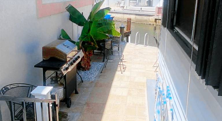 Vacation home with jacuzzi & pool — photo 4