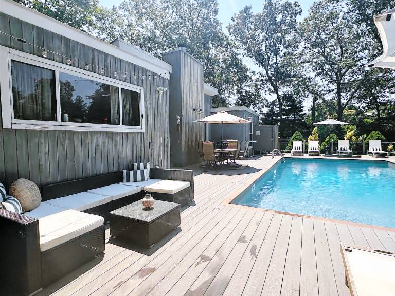 House  East Quogue