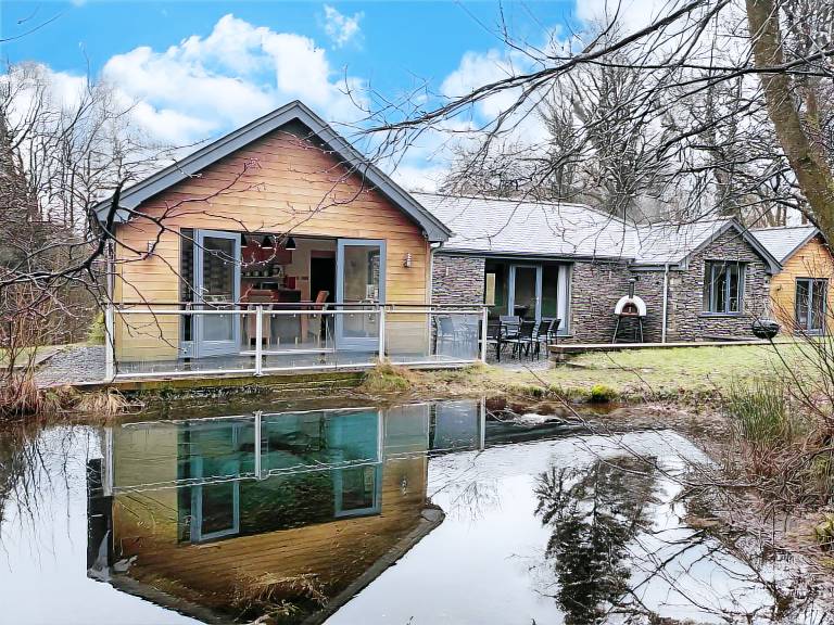 Child-friendly lovely cottage with yard, sauna & hot tub | Beach view | Dogs allowed — photo 3