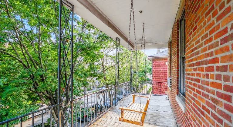 Vacation home with yard — photo 5