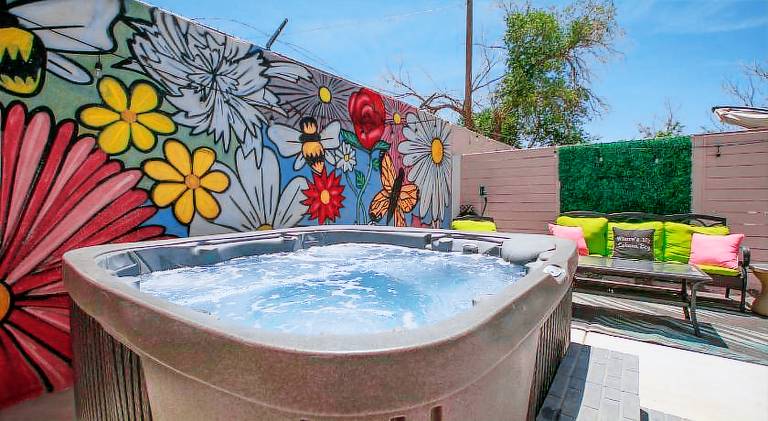 House with hot tub | Pets allowed — photo 5
