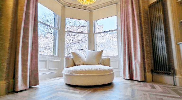 2 Bedroom Sofa bed in livingroom Castle View 1st floor sleeps 6 — photo 3