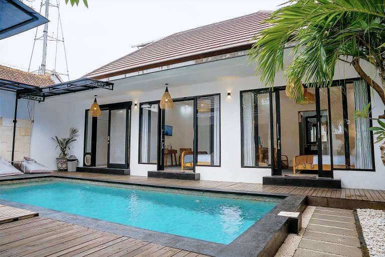 Apartment with private pool, terrace & garden in Denpasar