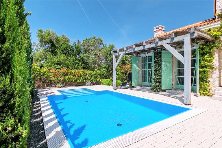 Fully equipped villa with garden, private pool & patio | Pets allowed — photo 2
