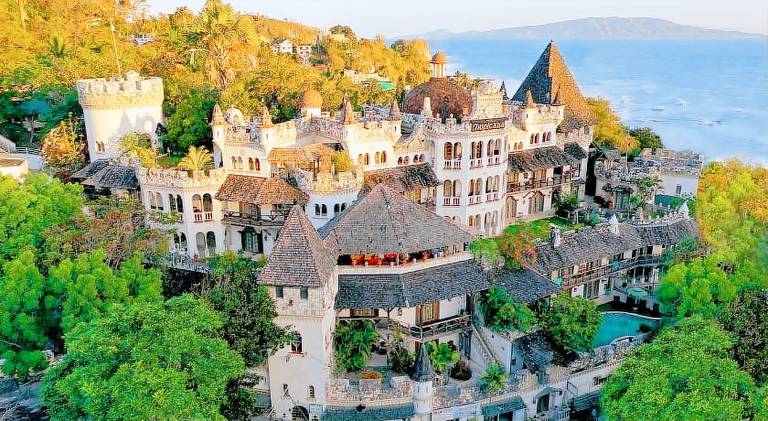 Hotel Tropicana Castle Sabang Mindoro — photo 4