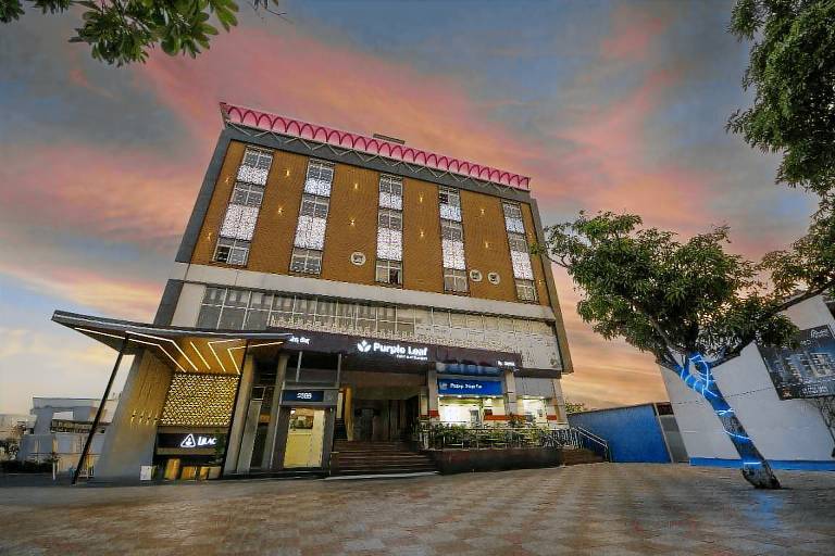 Hotel Purple Leaf
