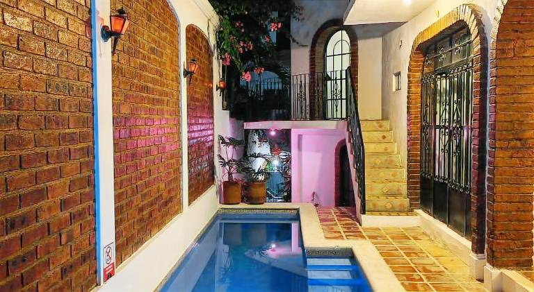 Serviced apartment with pool & terrace | Next to the beach | Pets allowed in Puerto Vallarta
