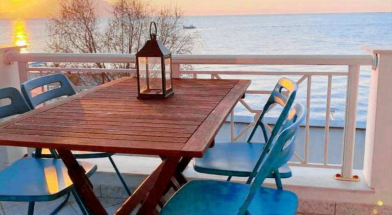 Apartment with patio | Close to the beach | Pet-friendly in Samos