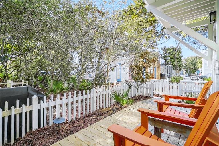 Child-friendly pleasant house with yard, grill & pool | City view | Close to the beach | Pets allowed — photo 3