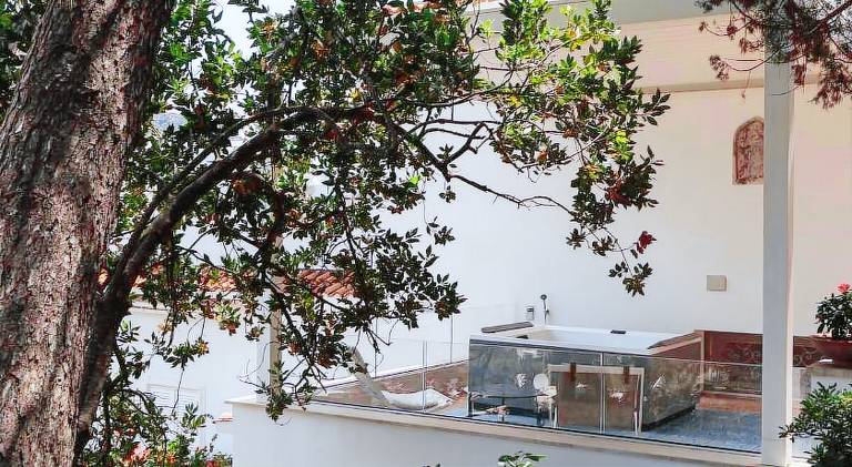Villa with jacuzzi — photo 5