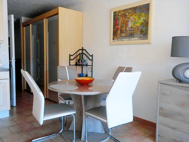 Fully equipped nice rental apartment with garden & pool | Sea view | Pet-friendly — photo 4