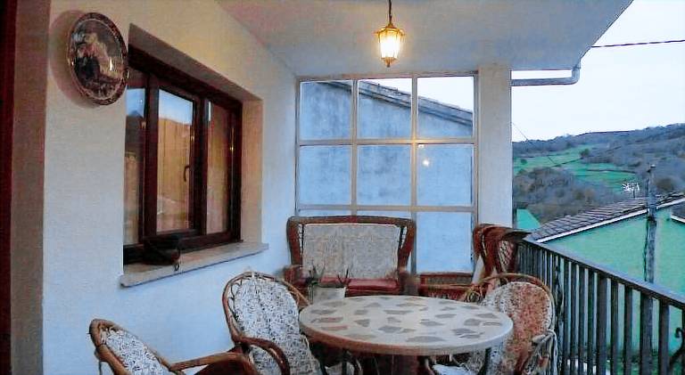 Spacious vacation home with patio | Pet-friendly — photo 3
