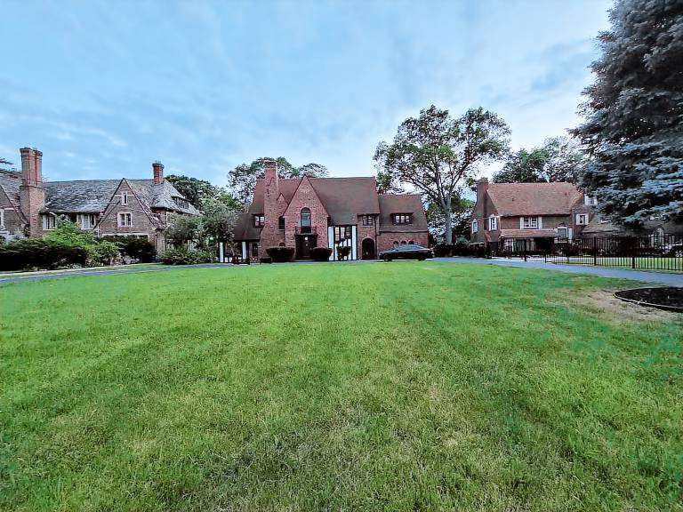 House  Detroit Golf