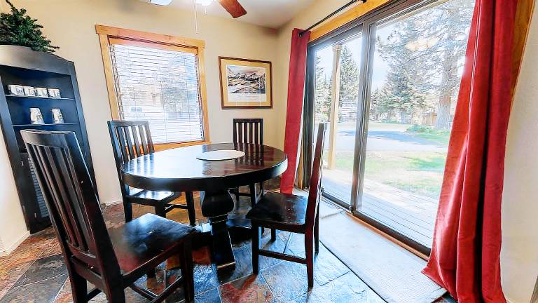 Fully equipped condo with hot tub, sauna & barbeque | Pet-friendly — photo 2