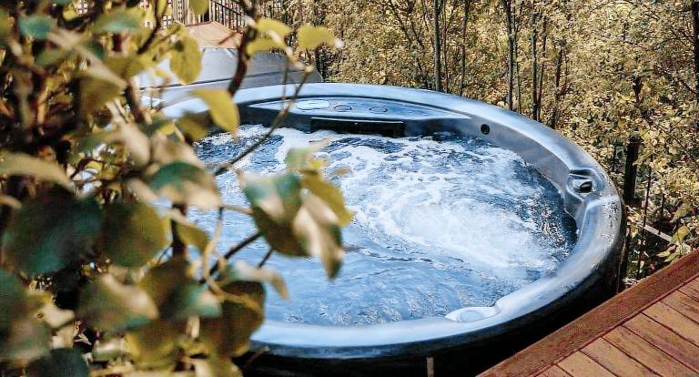 Ample house with jacuzzi, BBQ & yard | Suitable for remote work | Pet-friendly — photo 5