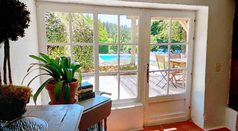 Vacation home with private pool, barbecue & garden — photo 3