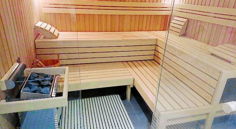 Apartment with pool — photo 5