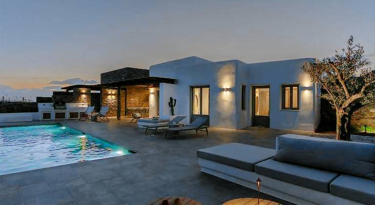 Villa with patio, BBQ & private pool — photo 3