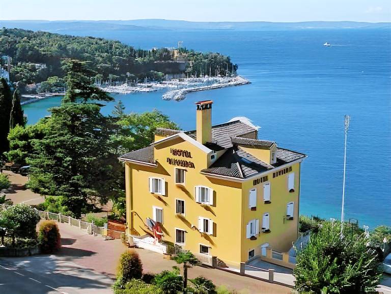 Hotel Riviera & Maximilian's in Trieste